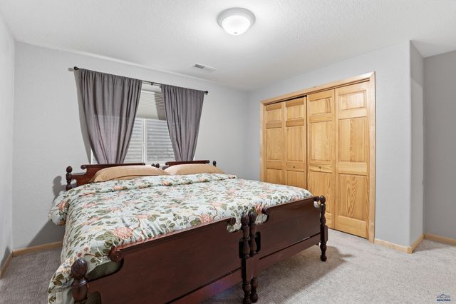 422 E ENCHANTED PINES DR, Rapid City, SD 57701