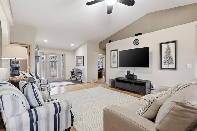 422 E ENCHANTED PINES DR, Rapid City, SD 57701