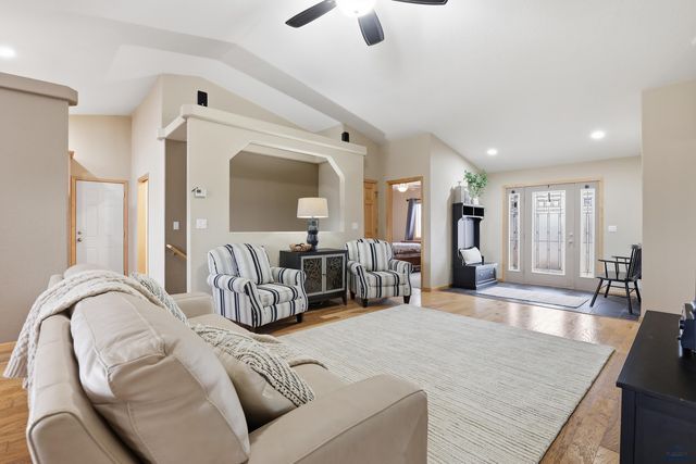 422 E ENCHANTED PINES DR, Rapid City, SD 57701