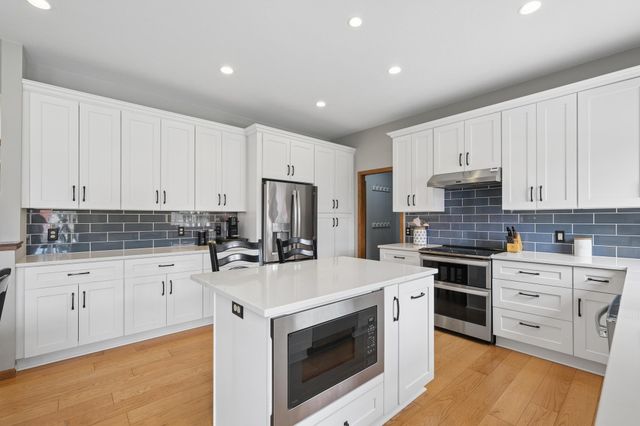 16332 Mayfield Drive, Eden Prairie, MN 55347