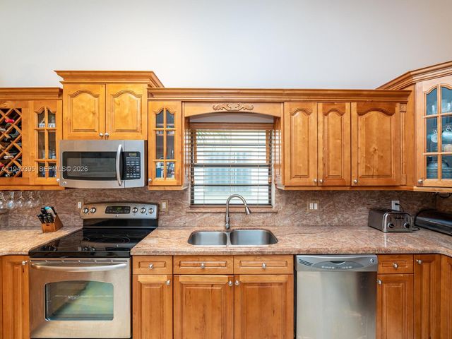 429 Leslie Dr 429, Hallandale Beach, FL 33009