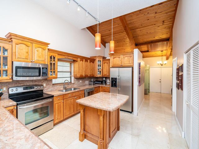 429 Leslie Dr 429, Hallandale Beach, FL 33009