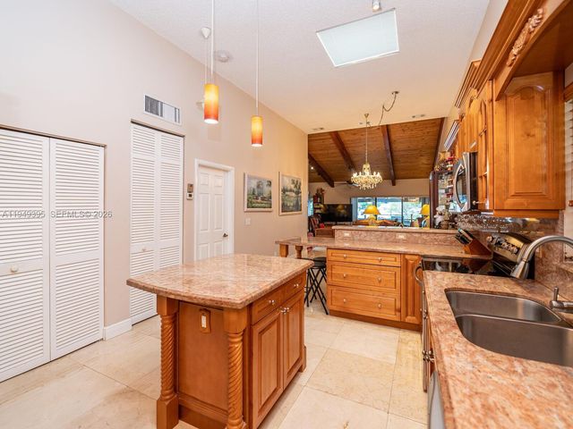 429 Leslie Dr 429, Hallandale Beach, FL 33009