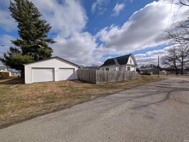 620 W 3rd Street, Bicknell, IN 47512