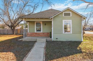 1409 21st St, Hondo, TX 78861