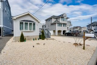 38 Bay Breeze Drive, Toms River, NJ 08753