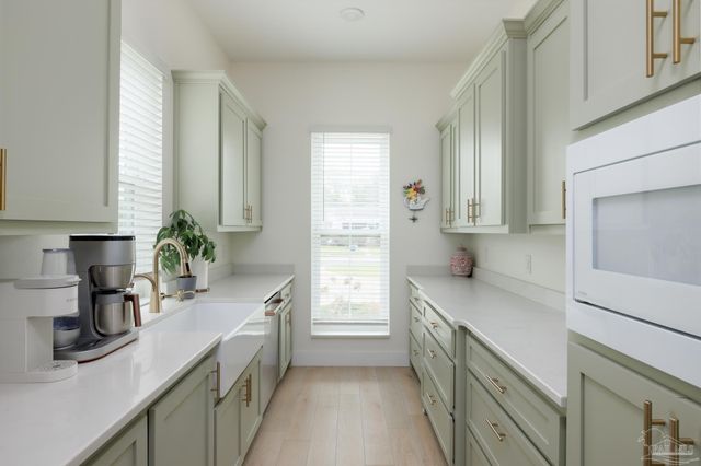 1806 E Hernandez St, Pensacola, FL 32503