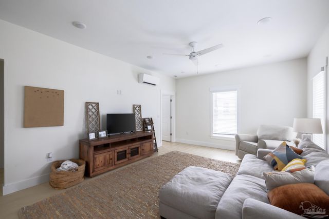 1806 E Hernandez St, Pensacola, FL 32503