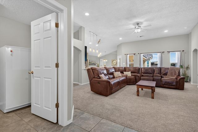 7109 Nagoya Road NE, Rio Rancho, NM 87144
