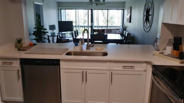 3050 Presidential Way 206, West Palm Beach, FL 33401