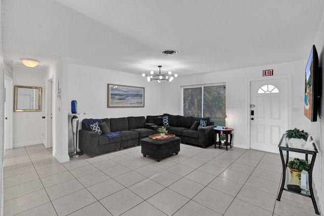 3672 NW 18TH Avenue, Oakland Park, FL 33309