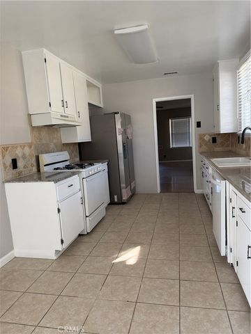 558 N Vermont Avenue, Glendora, CA 91741