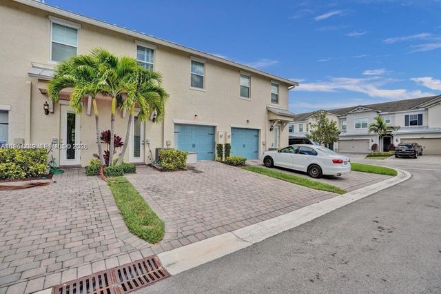 5060 Eucalyptus Dr 2, Hollywood, FL 33021