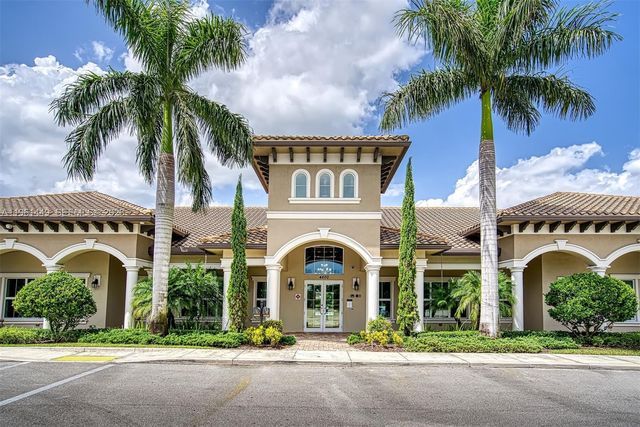 5060 Eucalyptus Dr 2, Hollywood, FL 33021