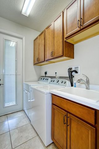 5060 Eucalyptus Dr 2, Hollywood, FL 33021