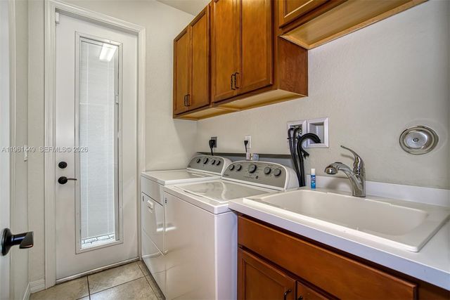 5060 Eucalyptus Dr 2, Hollywood, FL 33021