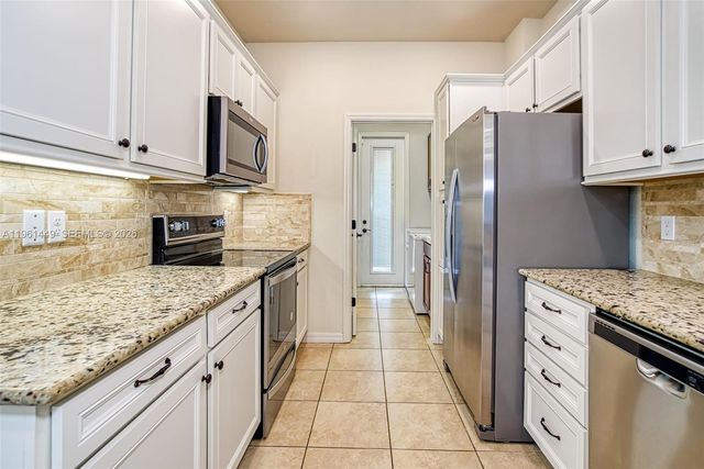 5060 Eucalyptus Dr 2, Hollywood, FL 33021