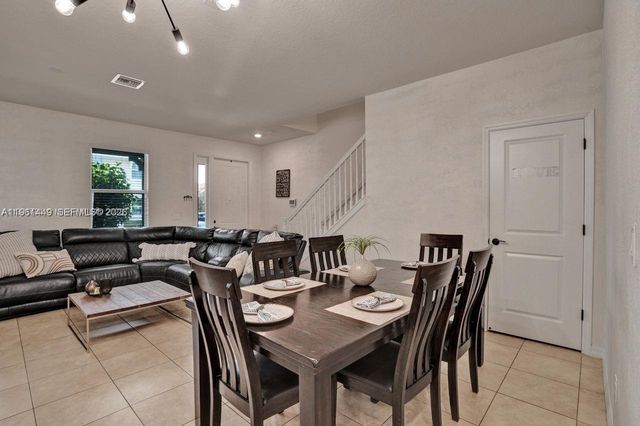 5060 Eucalyptus Dr 2, Hollywood, FL 33021