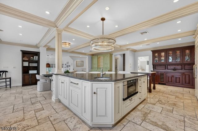 54 Hamilton Dr, North Caldwell Boro, NJ 07006