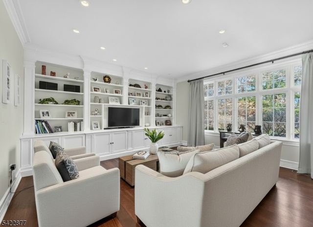 54 Hamilton Dr, North Caldwell Boro, NJ 07006