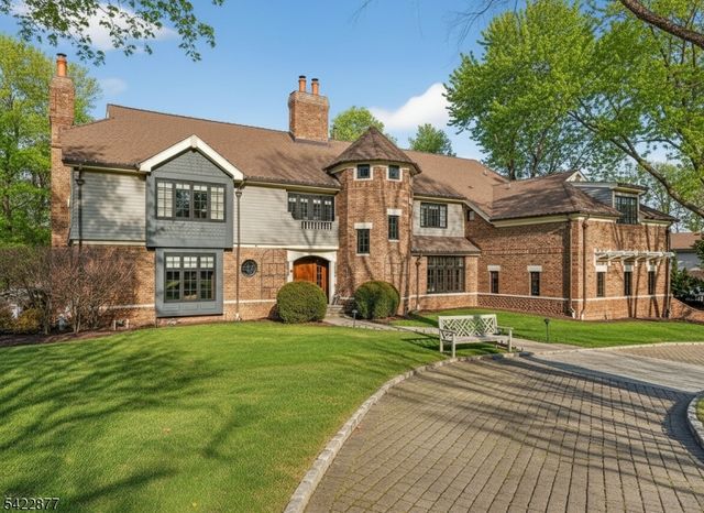 54 Hamilton Dr, North Caldwell Boro, NJ 07006