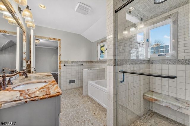 54 Hamilton Dr, North Caldwell Boro, NJ 07006