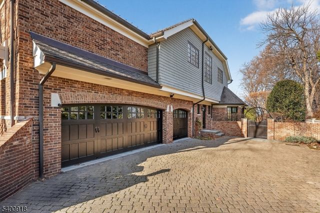 54 Hamilton Dr, North Caldwell Boro, NJ 07006