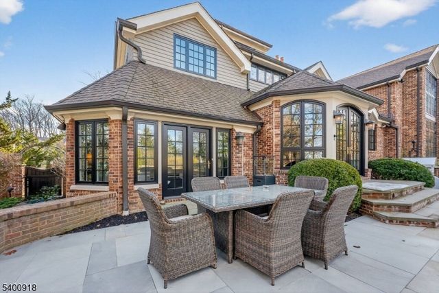 54 Hamilton Dr, North Caldwell Boro, NJ 07006