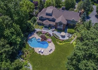 54 Hamilton Dr, North Caldwell Boro, NJ 07006