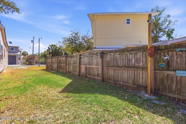 5527 Darlene Street, Weeki Wachee, FL 34607