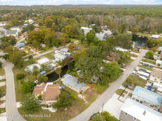5527 Darlene Street, Weeki Wachee, FL 34607