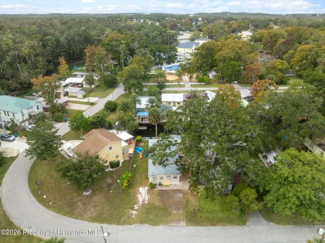 5527 Darlene Street, Weeki Wachee, FL 34607