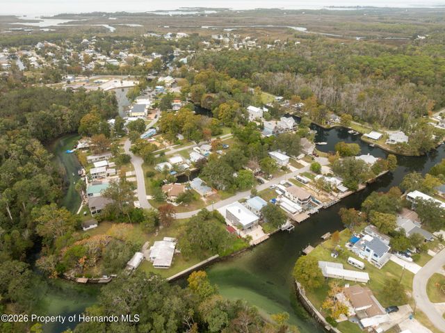 5527 Darlene Street, Weeki Wachee, FL 34607
