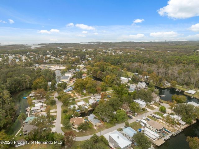 5527 Darlene Street, Weeki Wachee, FL 34607