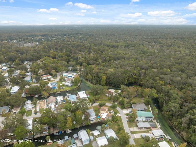 5527 Darlene Street, Weeki Wachee, FL 34607
