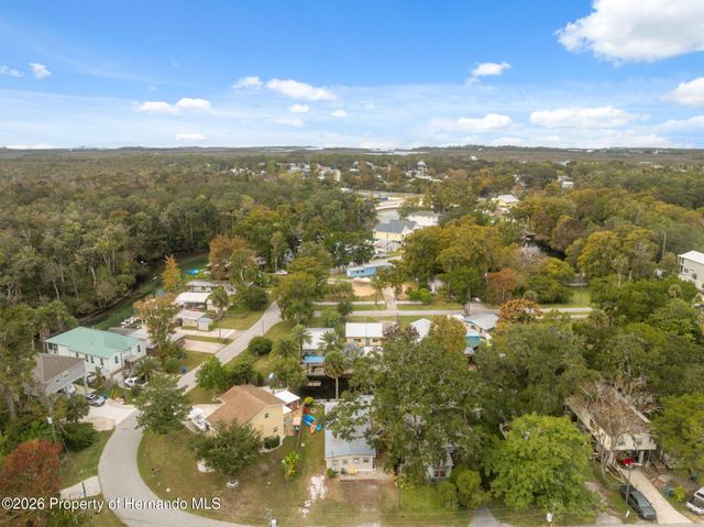5527 Darlene Street, Weeki Wachee, FL 34607