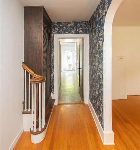 38 Plattekill Avenue, New Paltz, NY 12561