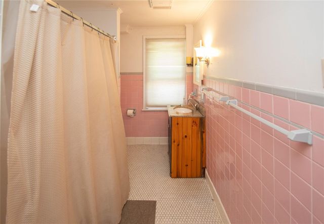 38 Plattekill Avenue, New Paltz, NY 12561