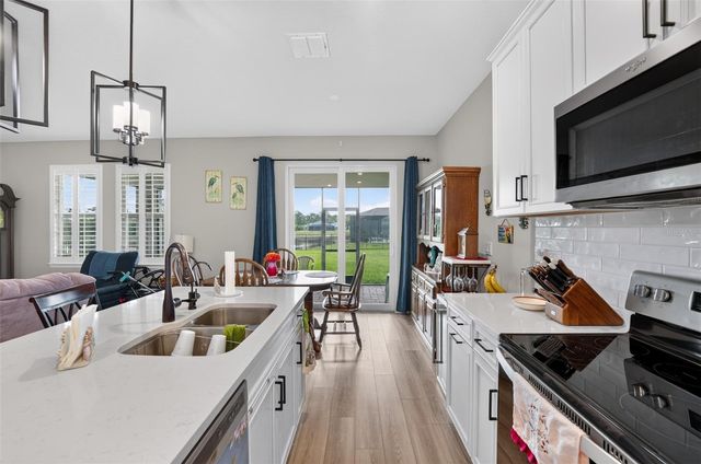 184 DAYLILY BOULEVARD, Nokomis, FL 34275