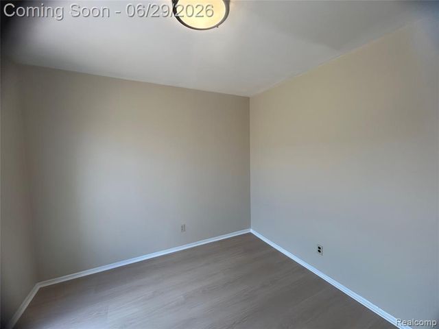 30124 Garry Avenue, Madison Heights, MI 48071