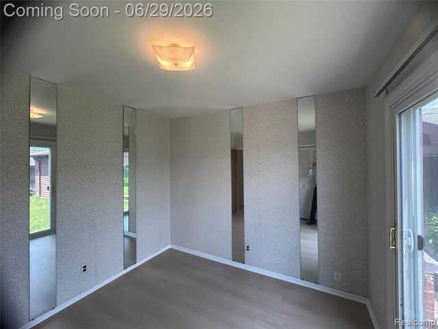 30124 Garry Avenue, Madison Heights, MI 48071
