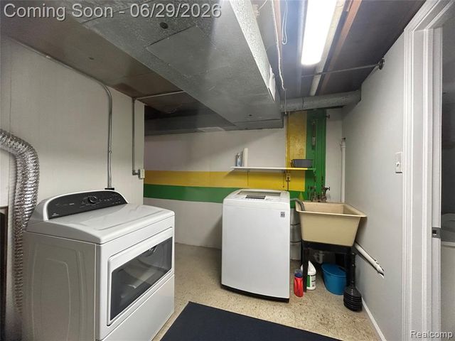 30124 Garry Avenue, Madison Heights, MI 48071