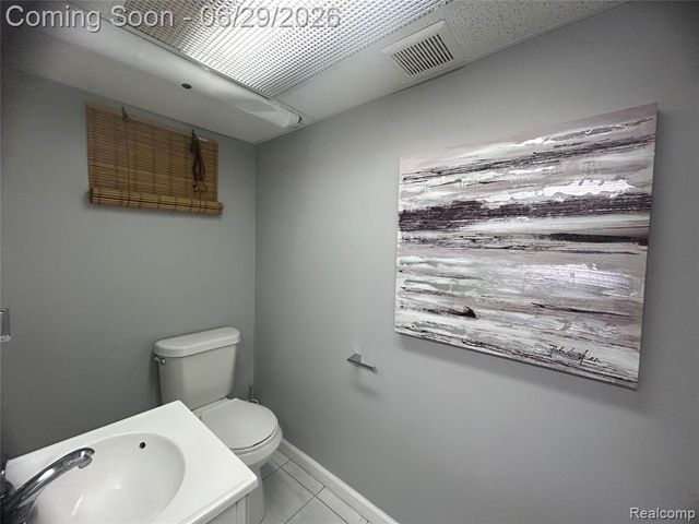 30124 Garry Avenue, Madison Heights, MI 48071