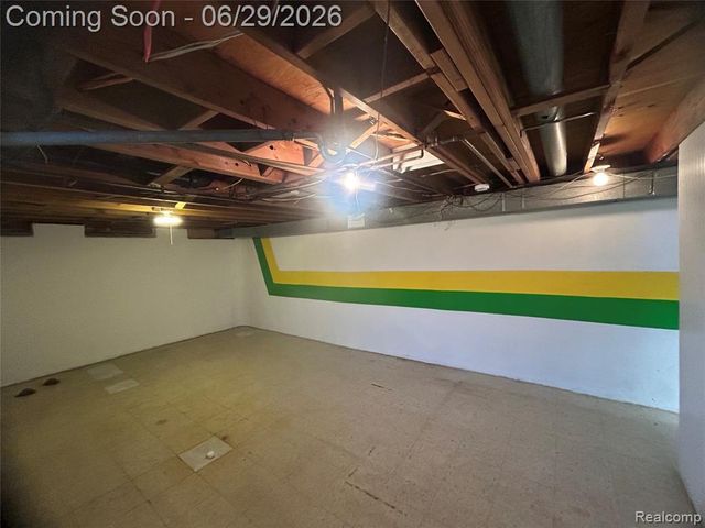 30124 Garry Avenue, Madison Heights, MI 48071
