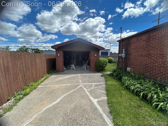 30124 Garry Avenue, Madison Heights, MI 48071