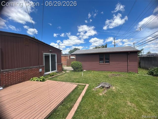 30124 Garry Avenue, Madison Heights, MI 48071