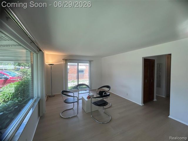 30124 Garry Avenue, Madison Heights, MI 48071