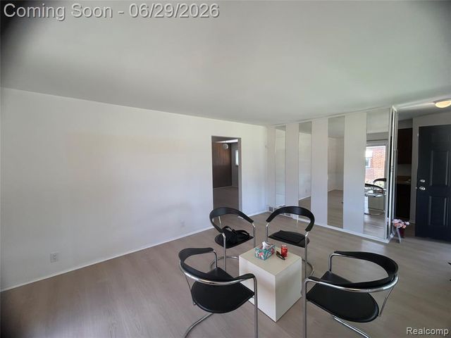 30124 Garry Avenue, Madison Heights, MI 48071