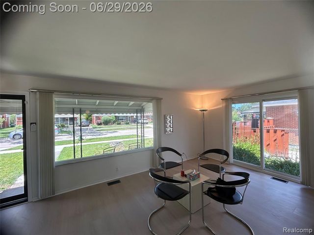 30124 Garry Avenue, Madison Heights, MI 48071