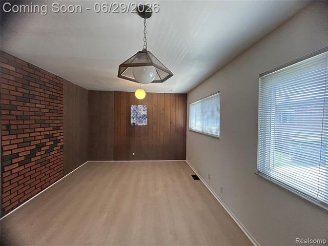 30124 Garry Avenue, Madison Heights, MI 48071